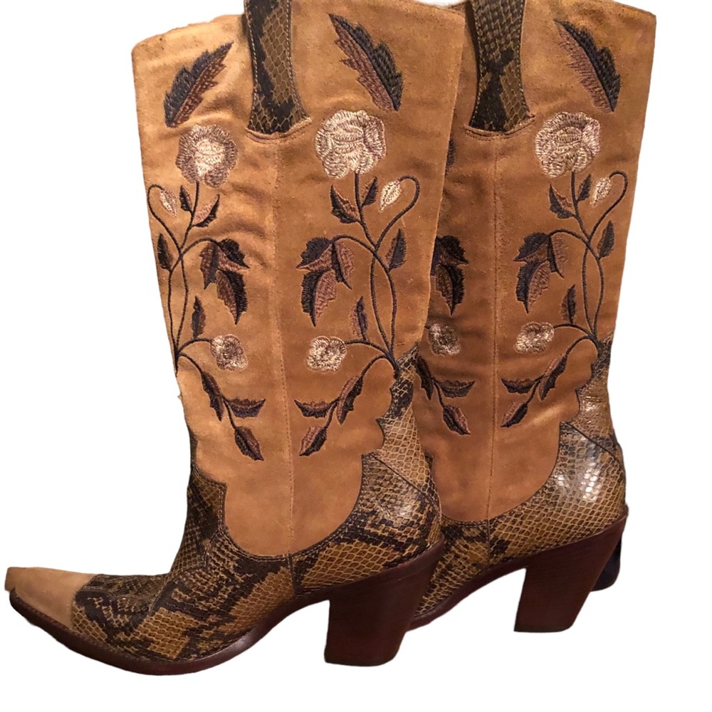 Ladies size 9.5 Antonio Melani embroidered boots